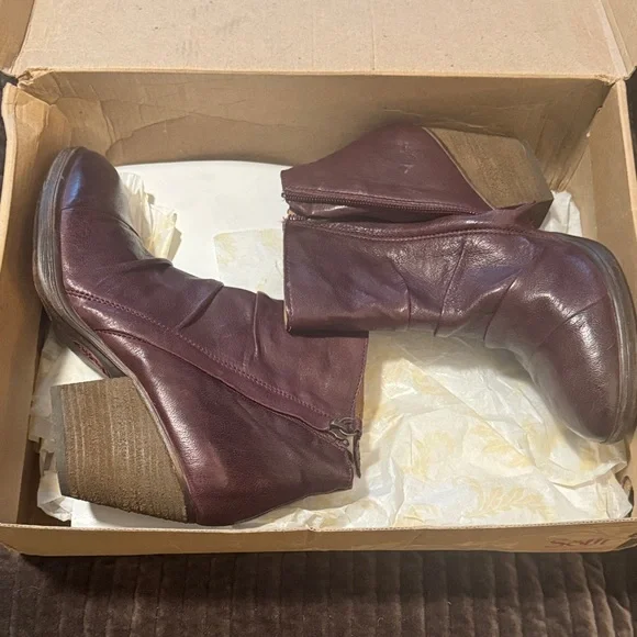 Sofft Women's brown leather Ankle Boots - Picture 7 of 9